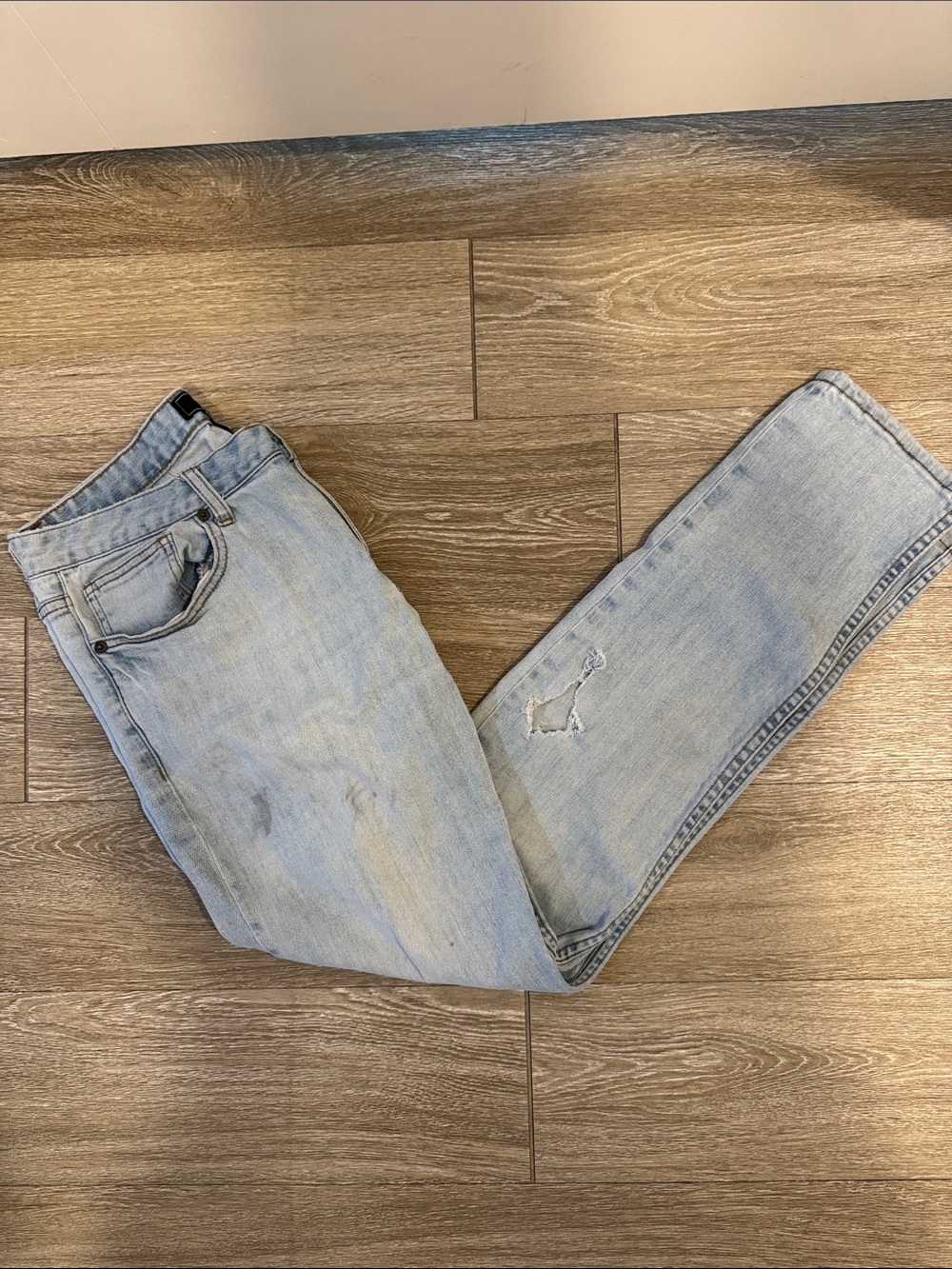 Light Wash Distressed/dirty Straight-Leg Jeans 34x32